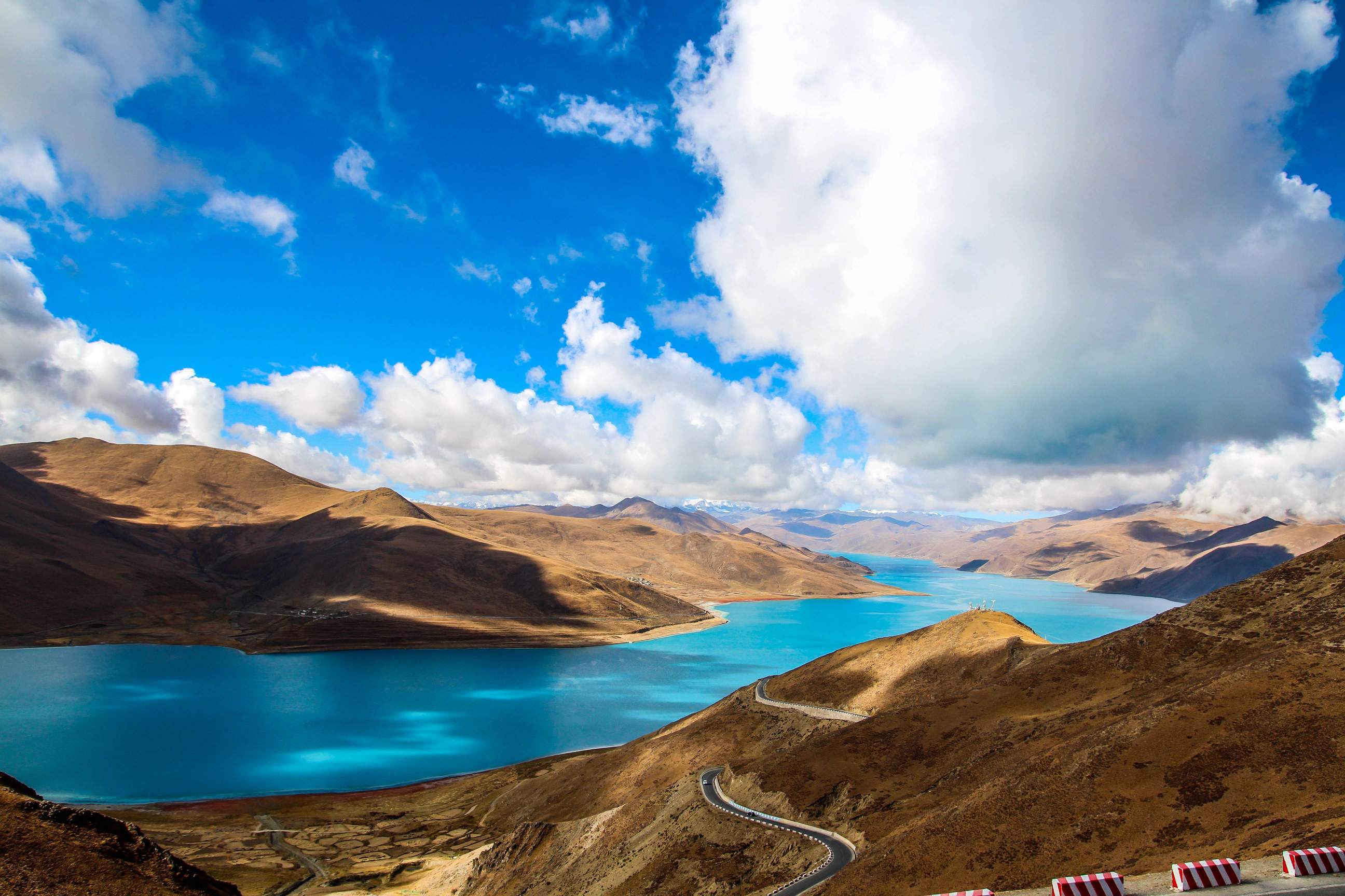 Yading high-altitude lake reflecting the clouds